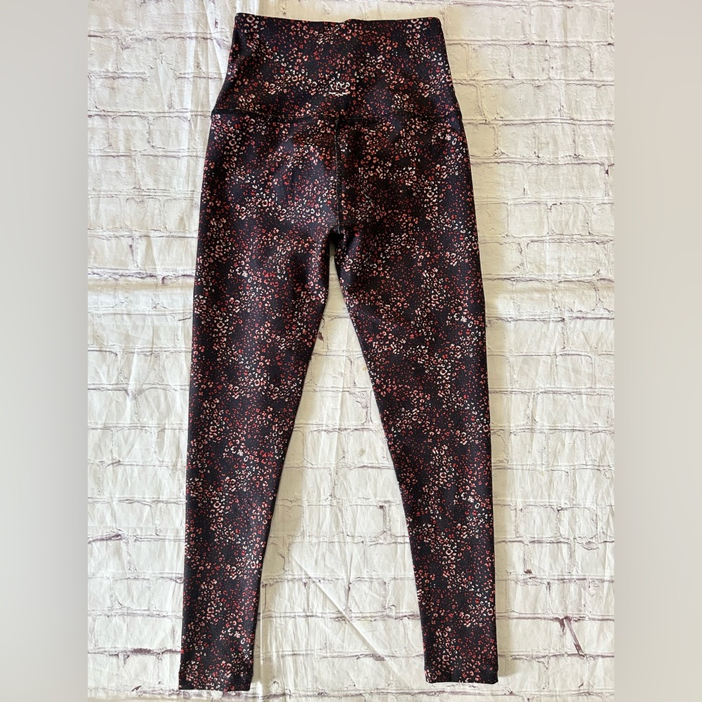 Beyond Yoga Space Dye Softmark Printed MIDI Legging Ditsy Leopard 7/8 Size Small - Picture 7 of 8